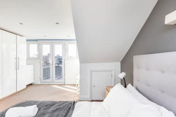 3 Bedroom Townhouse 2min To Station, Sleeps 8 * London