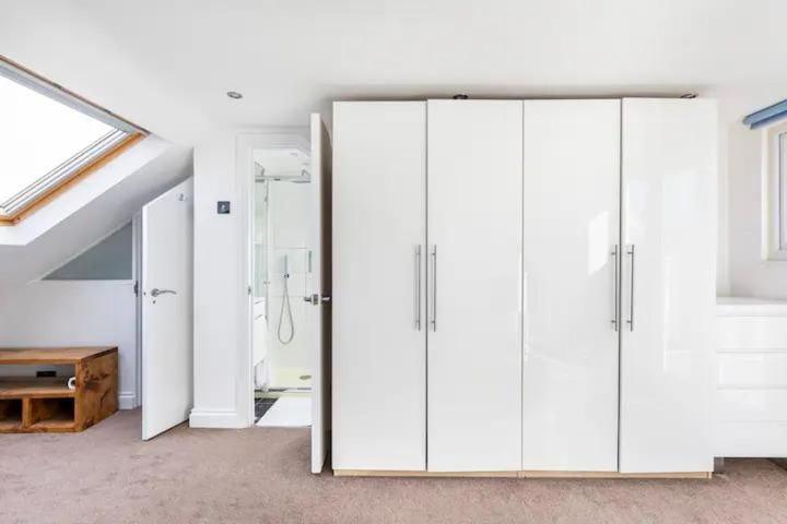 Apartment 3 Bedroom Townhouse 2min To Station, Sleeps 8