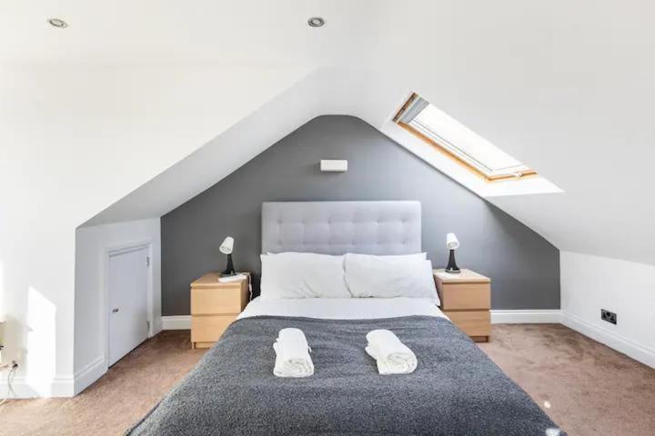 3 Bedroom Townhouse 2min To Station, Sleeps 8 * London