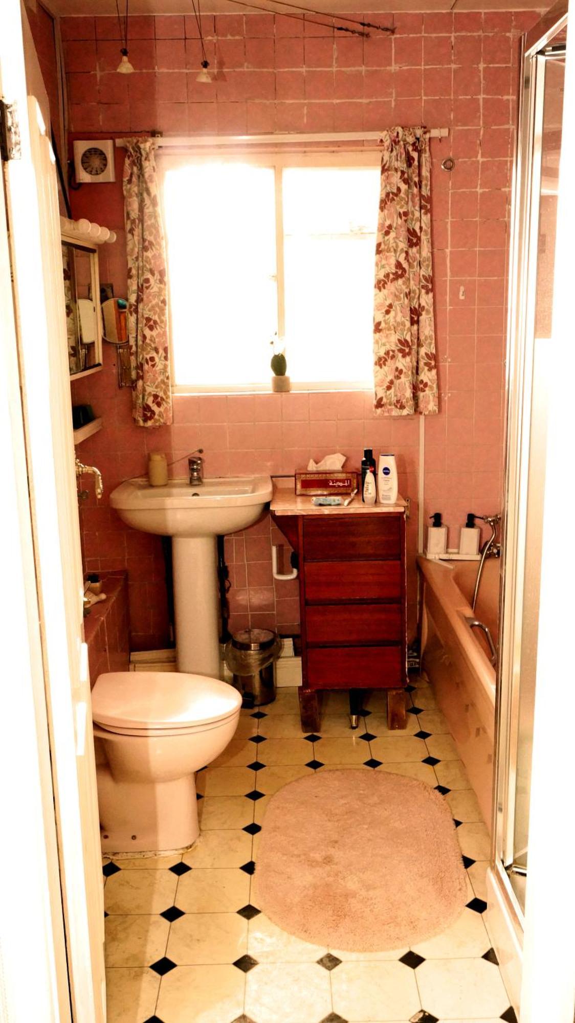 Shepherds Bush Superior Apartment, Center London! London