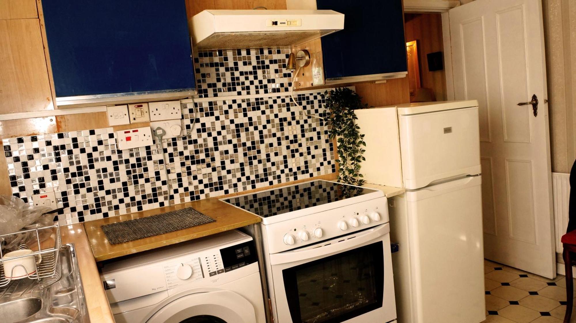 Shepherds Bush Superior Apartment, Center London!