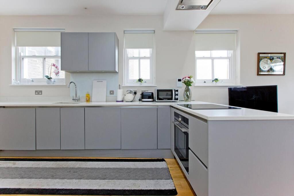 Stylish 1bed Duplex Kensington Apartment *