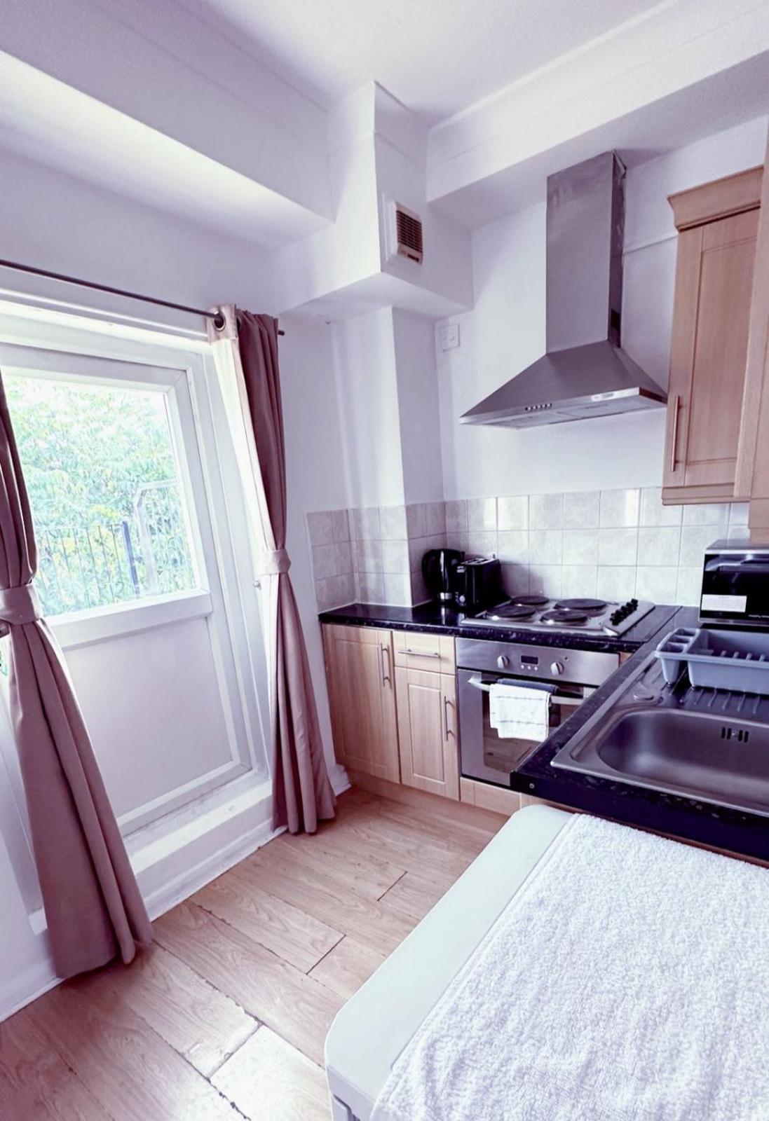 Chelsea 2 People Balcony Location Apartment