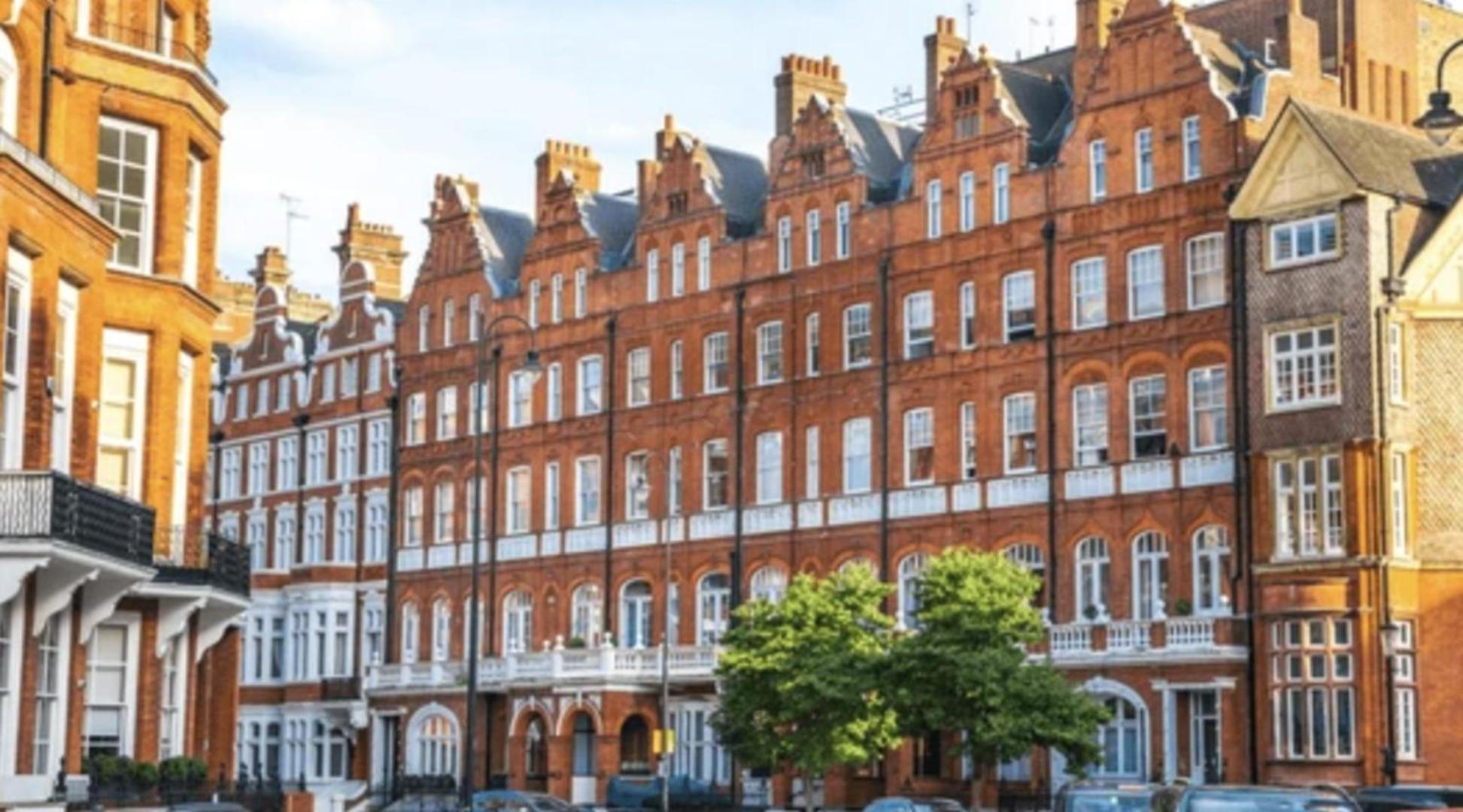 Chelsea 2 People Balcony Location London
