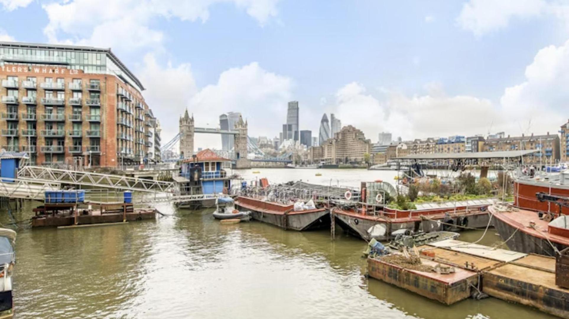 Bermondsey 4 People In The Center London
