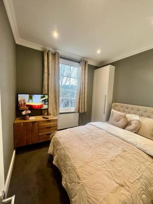 Flat In The Heart Of Holland Park Appartamento
