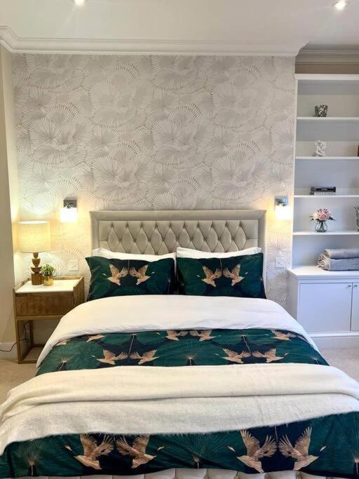 Flat In The Heart Of Holland Park Apartment