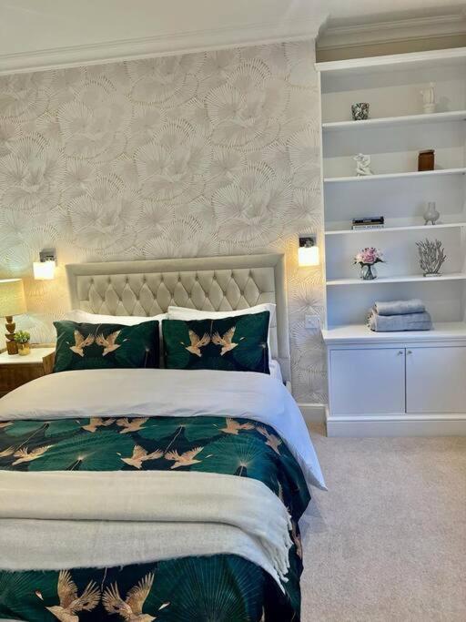 Flat In The Heart Of Holland Park London