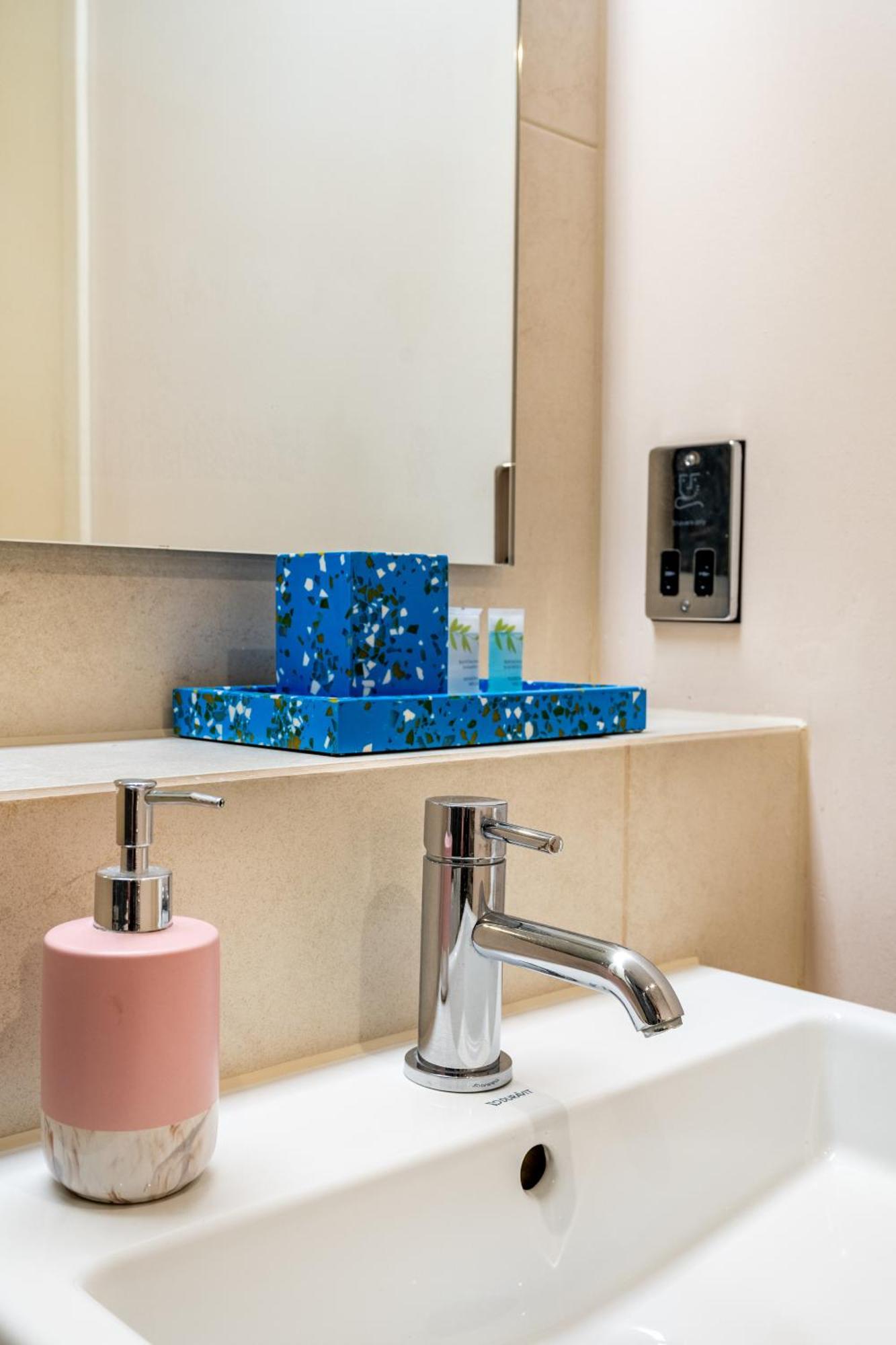 Luxury In Notting Hill By Portobello Market Londra