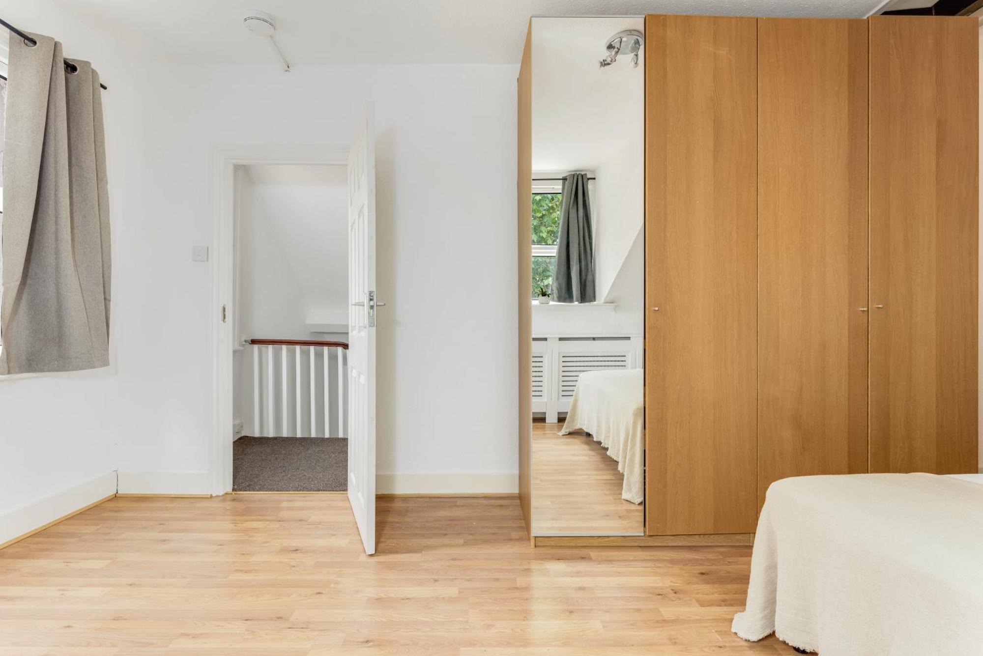 Apartment The Acton Luxury Flat