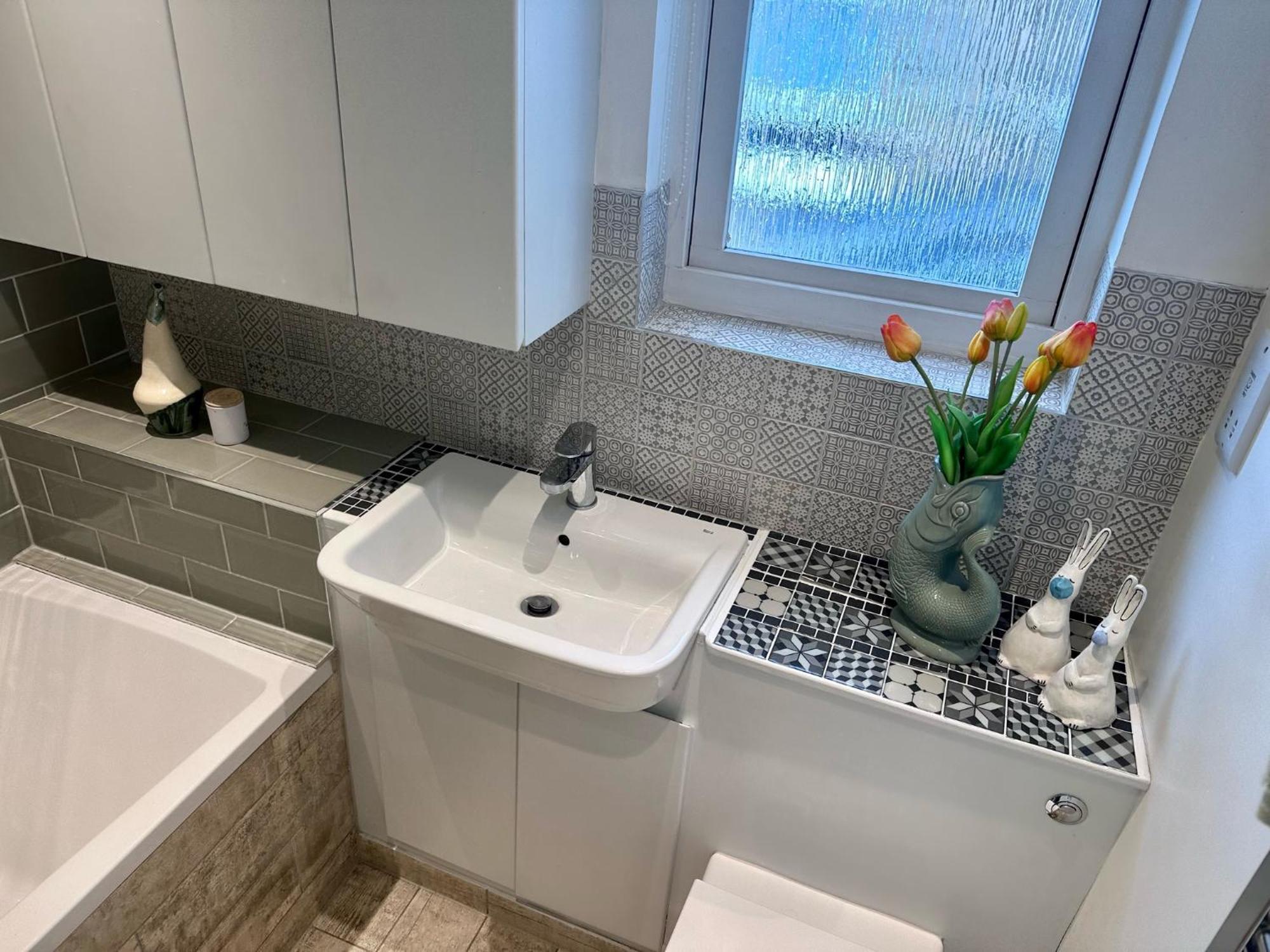 Large Bedroom In Beautiful House Privatunterkunft London
