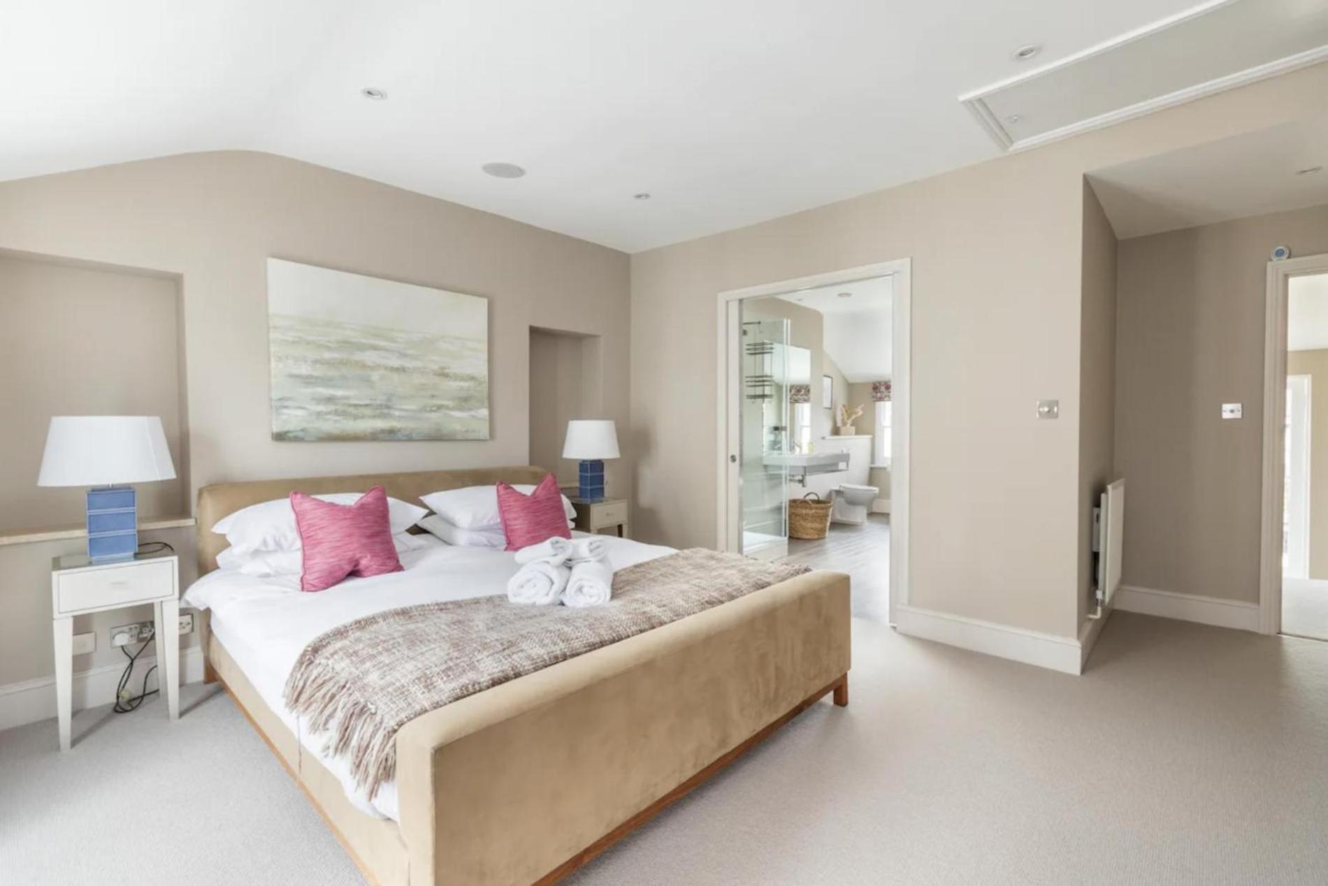 & Leafy - 2 Bedroom In Clapham *