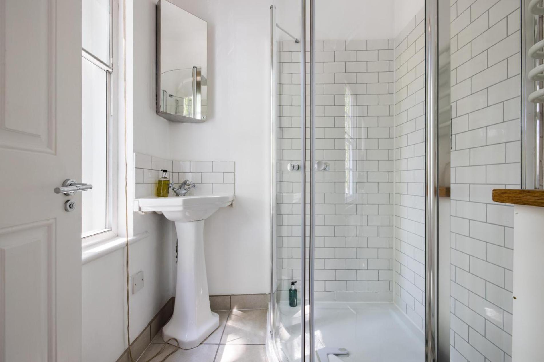 Is Yours - 2 Bedroom In Kensington * London