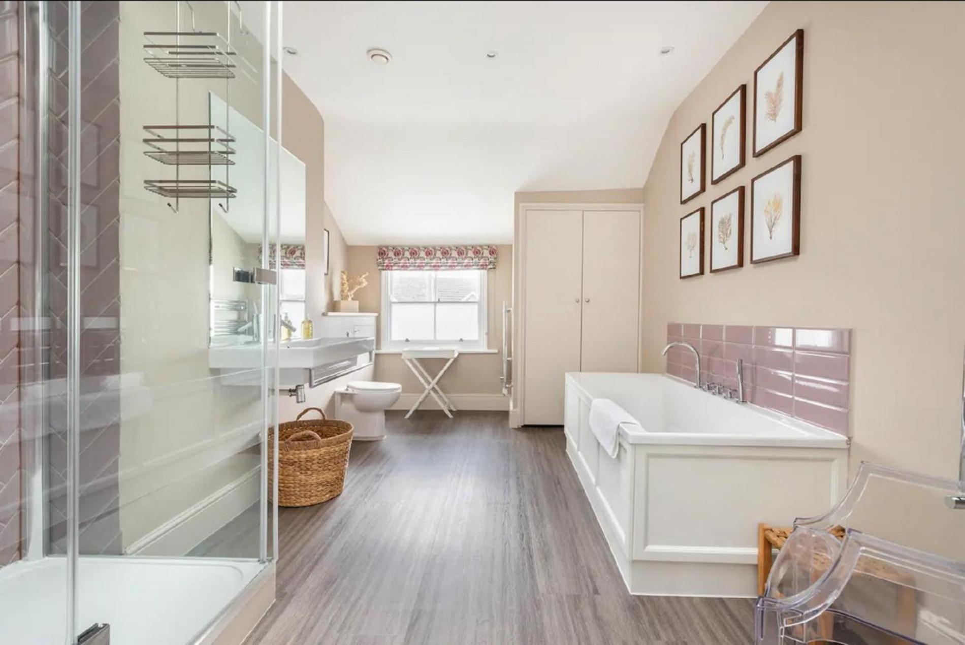 & Leafy - 2 Bedroom In Clapham * London