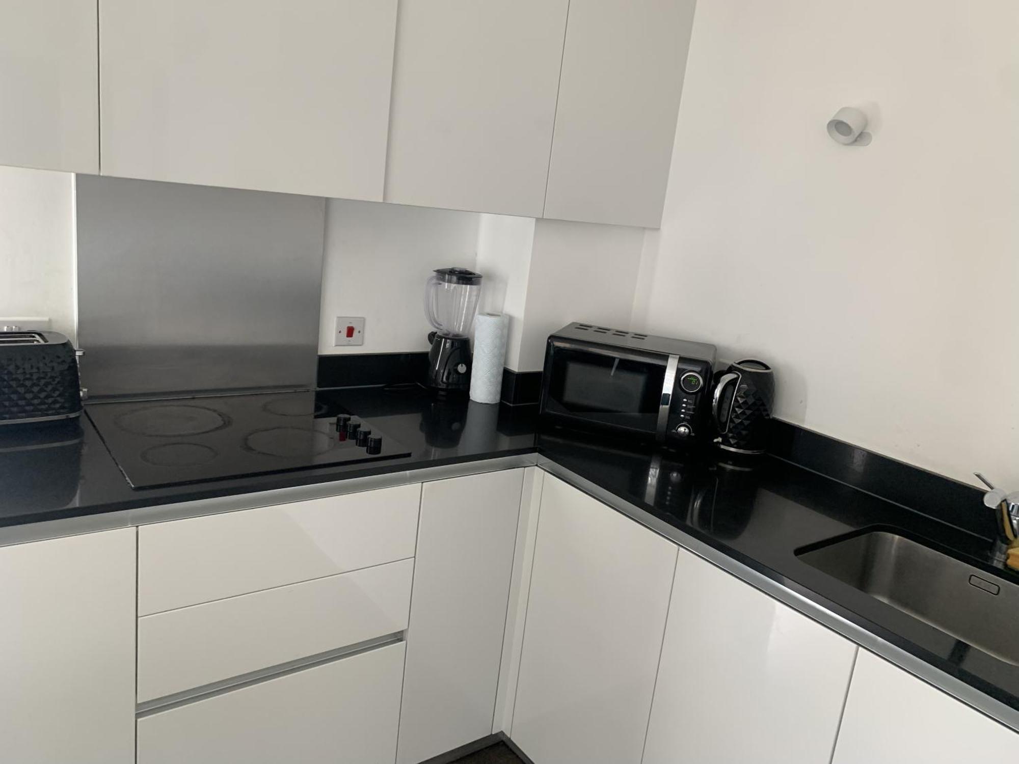 2 Bedroom 2 Bath 1 Ensuite In Roya Asenal Beautiful Views & Parking Lägenhet London