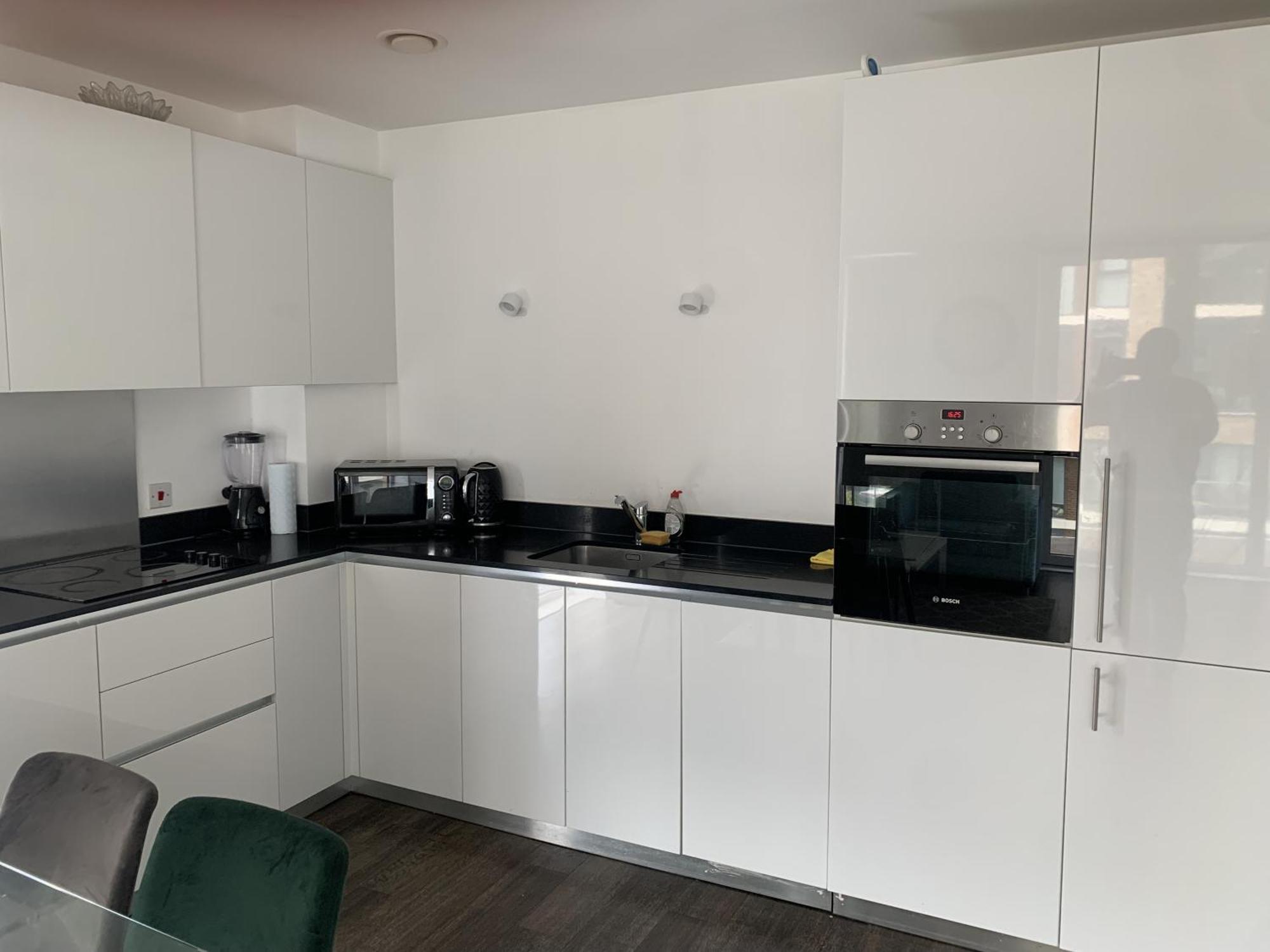 Lägenhet 2 Bedroom 2 Bath 1 Ensuite In Roya Asenal Beautiful Views & Parking *
