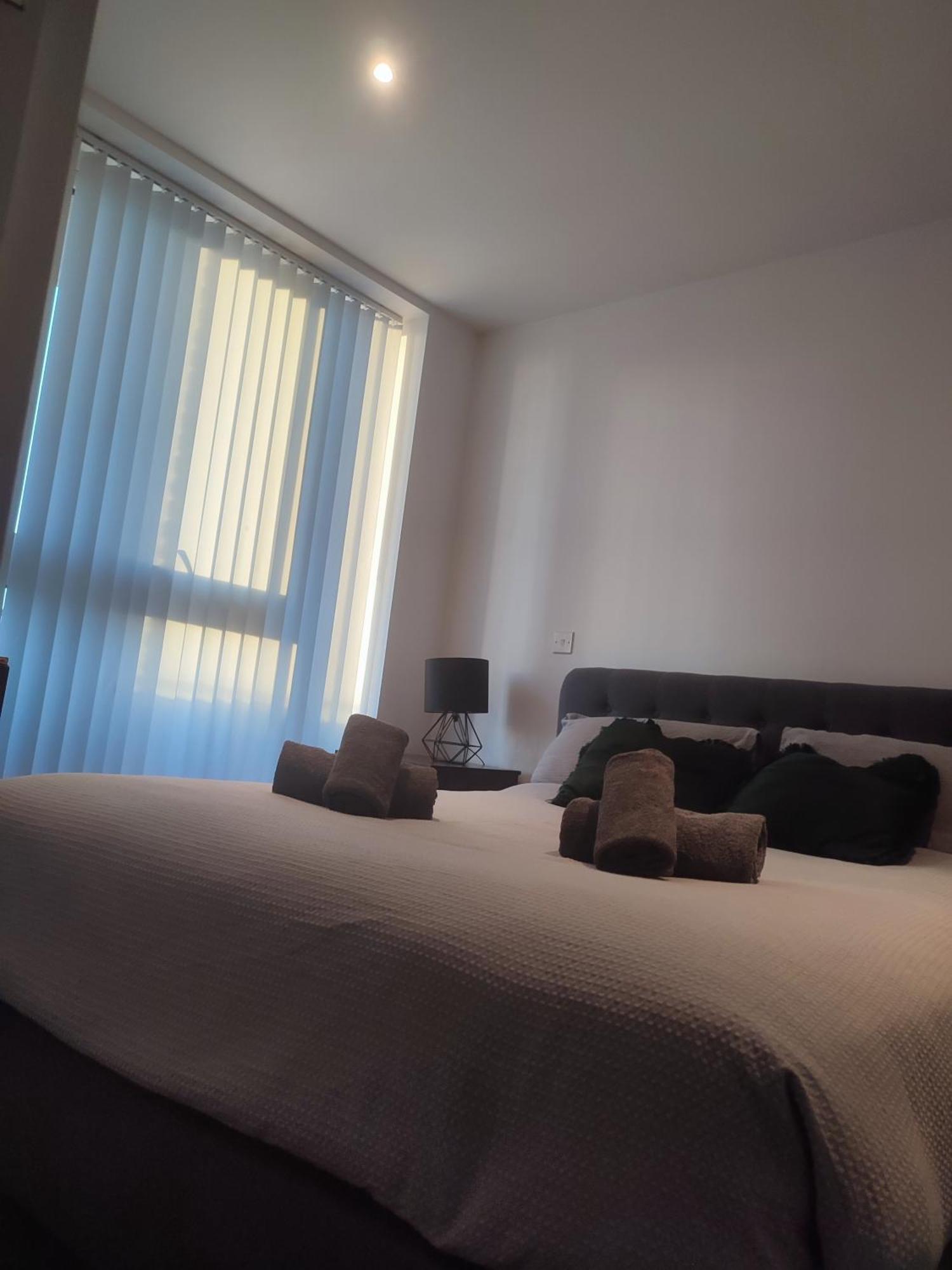 2 Bedroom 2 Bath 1 Ensuite In Roya Asenal Beautiful Views & Parking Lägenhet *