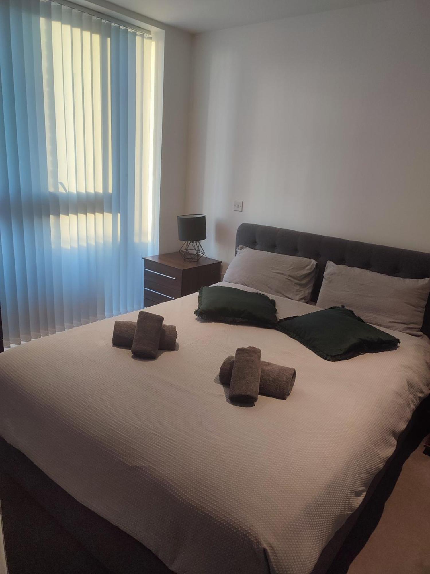 2 Bedroom 2 Bath 1 Ensuite In Roya Asenal Beautiful Views & Parking Lägenhet London