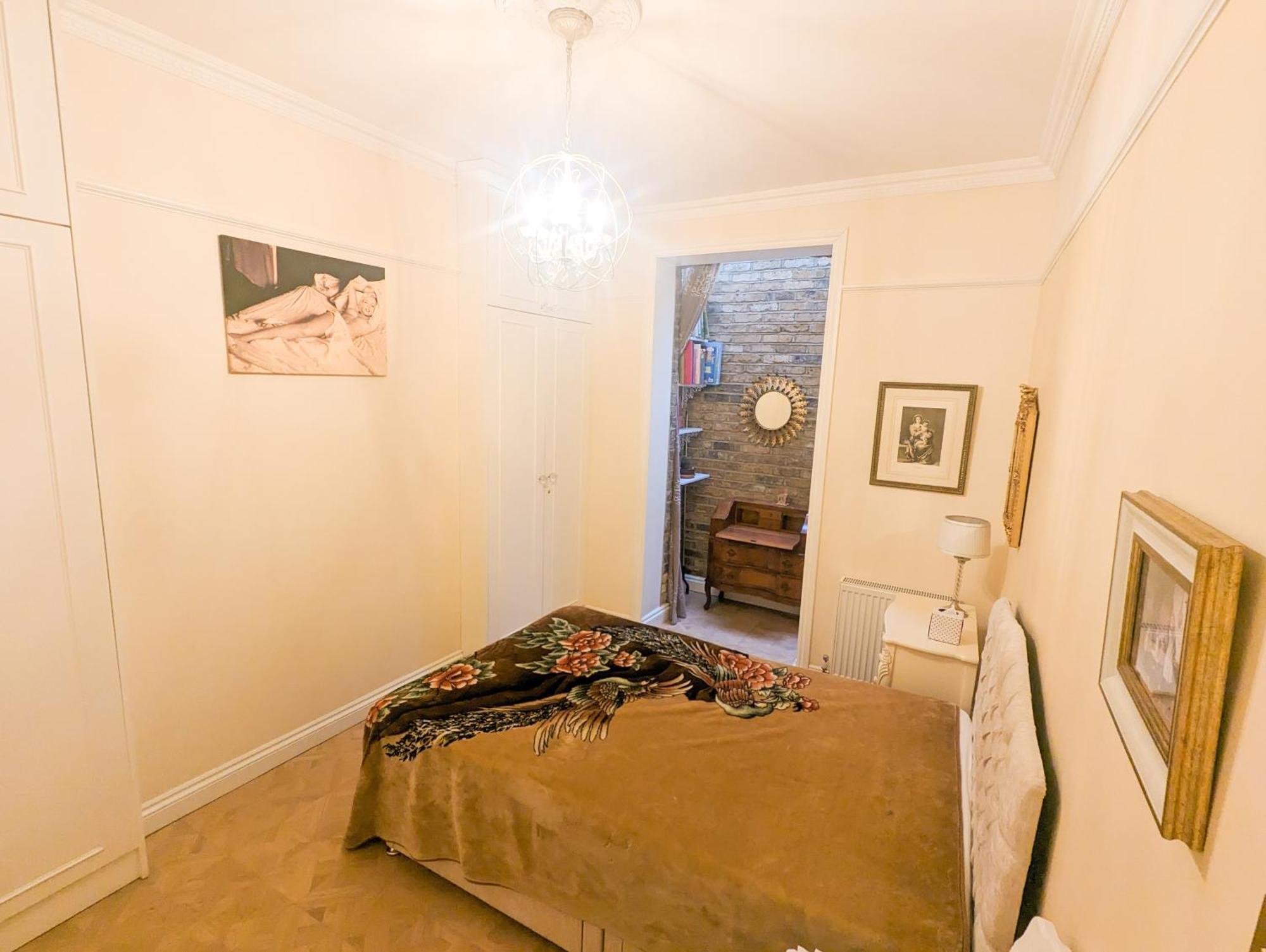 Apartment Spacious Refurbished Flat With A Garden Near Tube, Train, Thames And The Center *