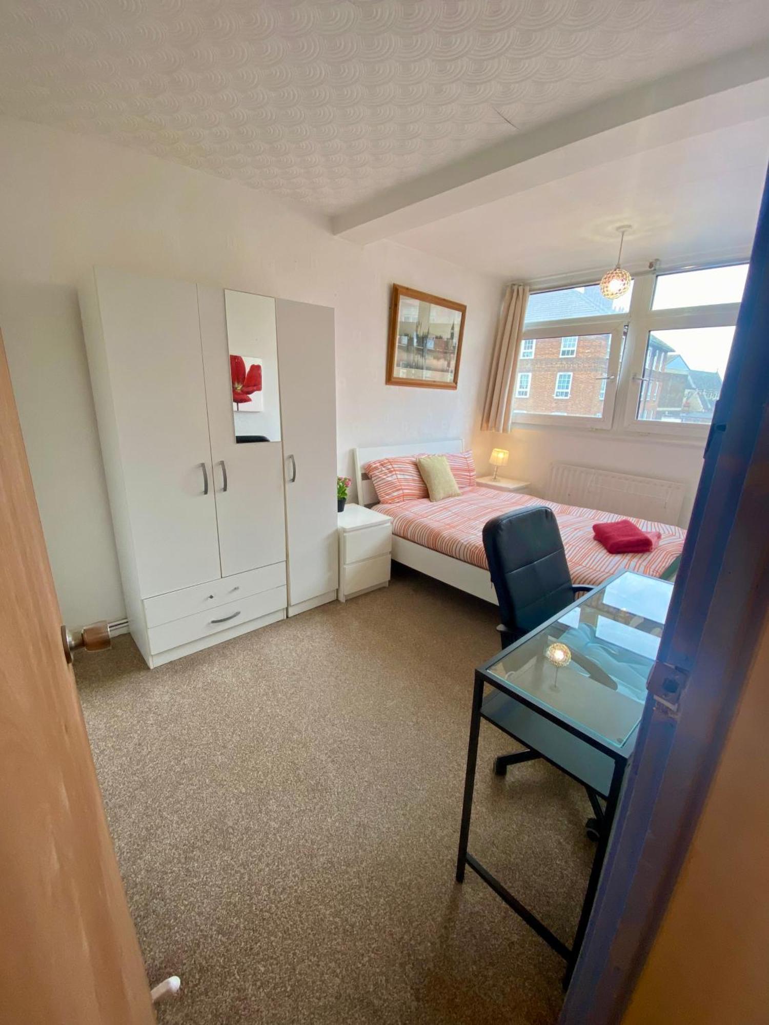 Apartment Kingward London