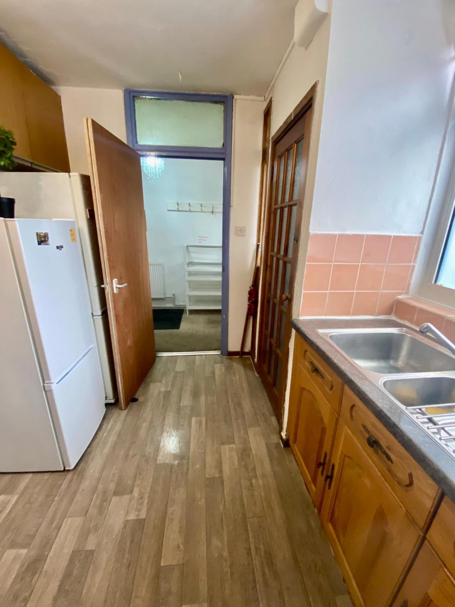 Kingward Apartment *