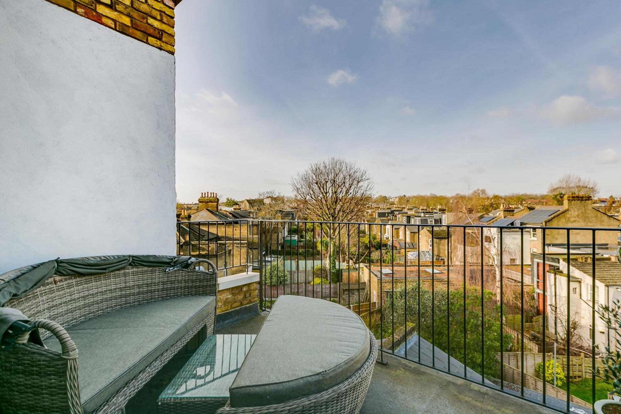 Stylish 2 Bed Flat With Balcony Great Views Nrtube Leilighet *