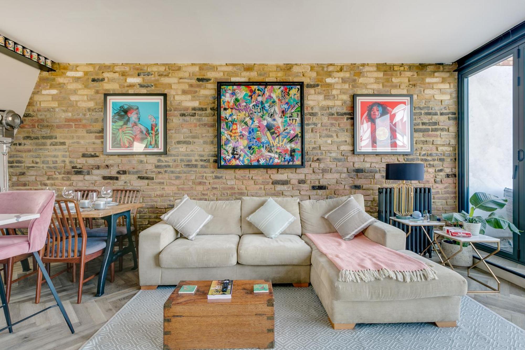 Stylish 2 Bed Flat With Balcony Great Views Nrtube Leilighet London