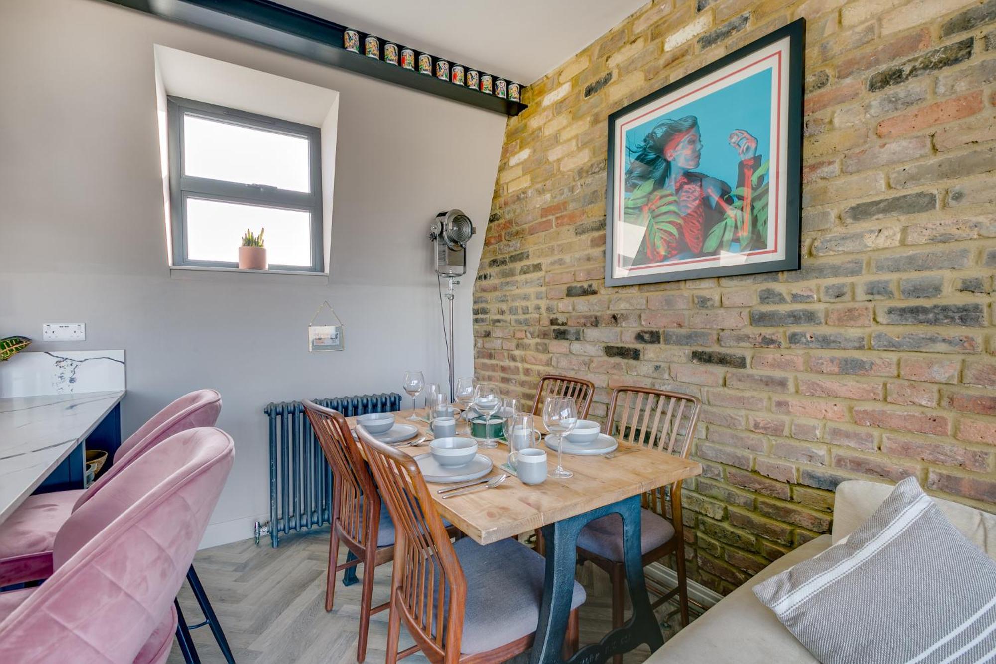 Stylish 2 Bed Flat With Balcony Great Views Nrtube Leilighet London