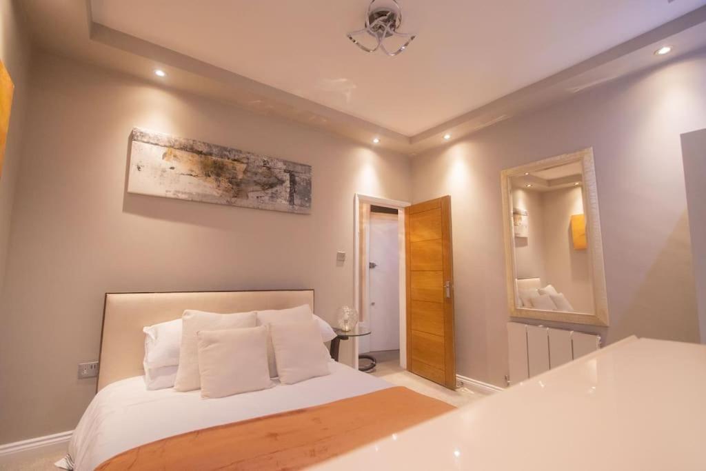 Oikoshomes Three Bedroom Flat In Lägenhet *