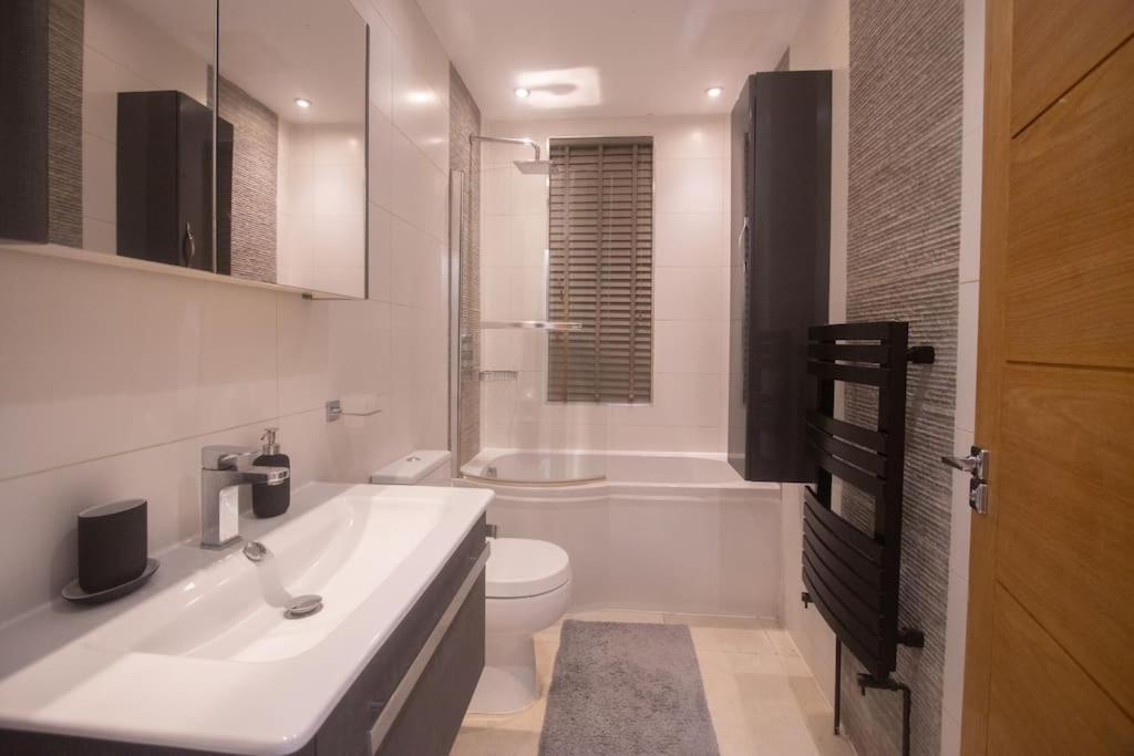 Oikoshomes Three Bedroom Flat In Lägenhet London