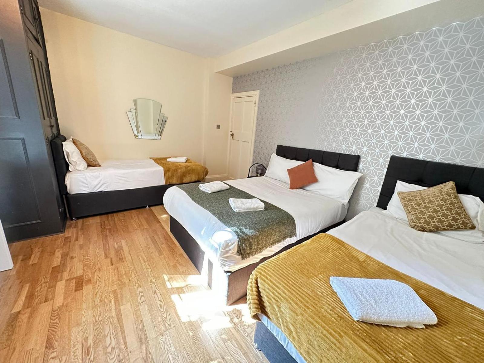 Charming 2 Bedroom Flat In Kensington High Street * Londen