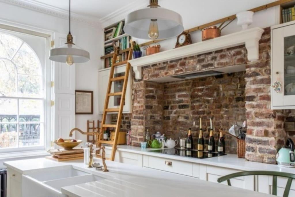 Gorgeous Grade Ii Listed Georgian House - Leafy Square Views - Holiday home