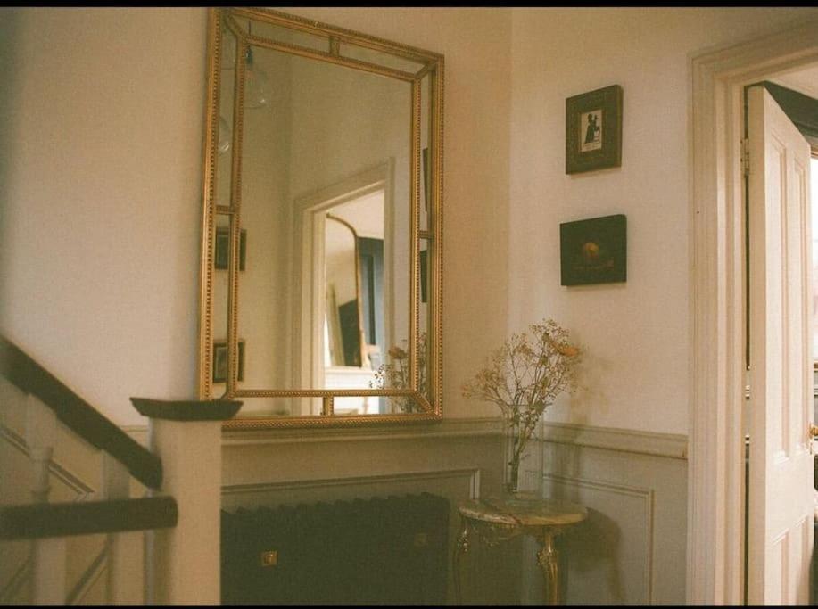 Holiday home Gorgeous Grade Ii Listed Georgian House - Leafy Square Views - *