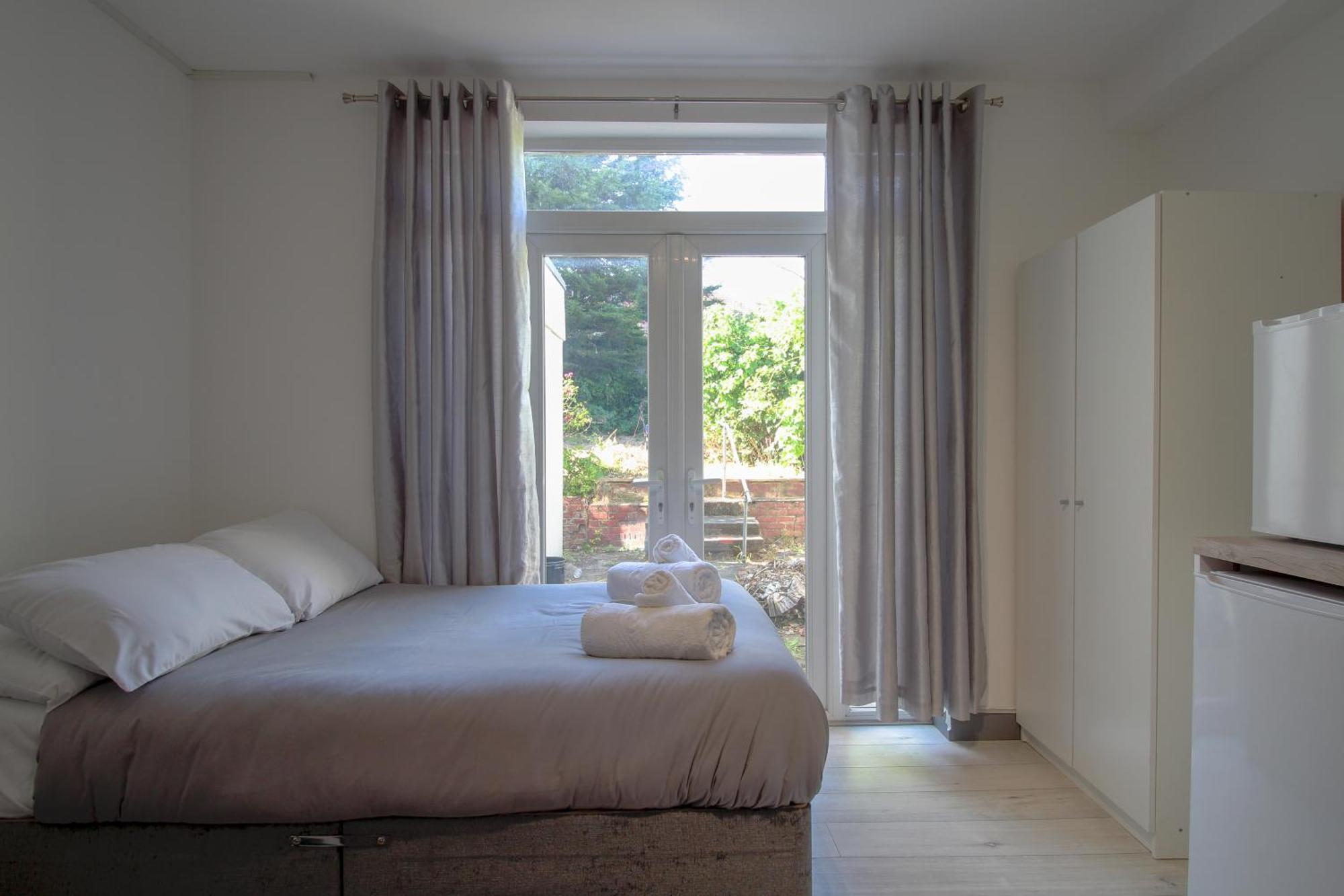 Double Modern Studio *