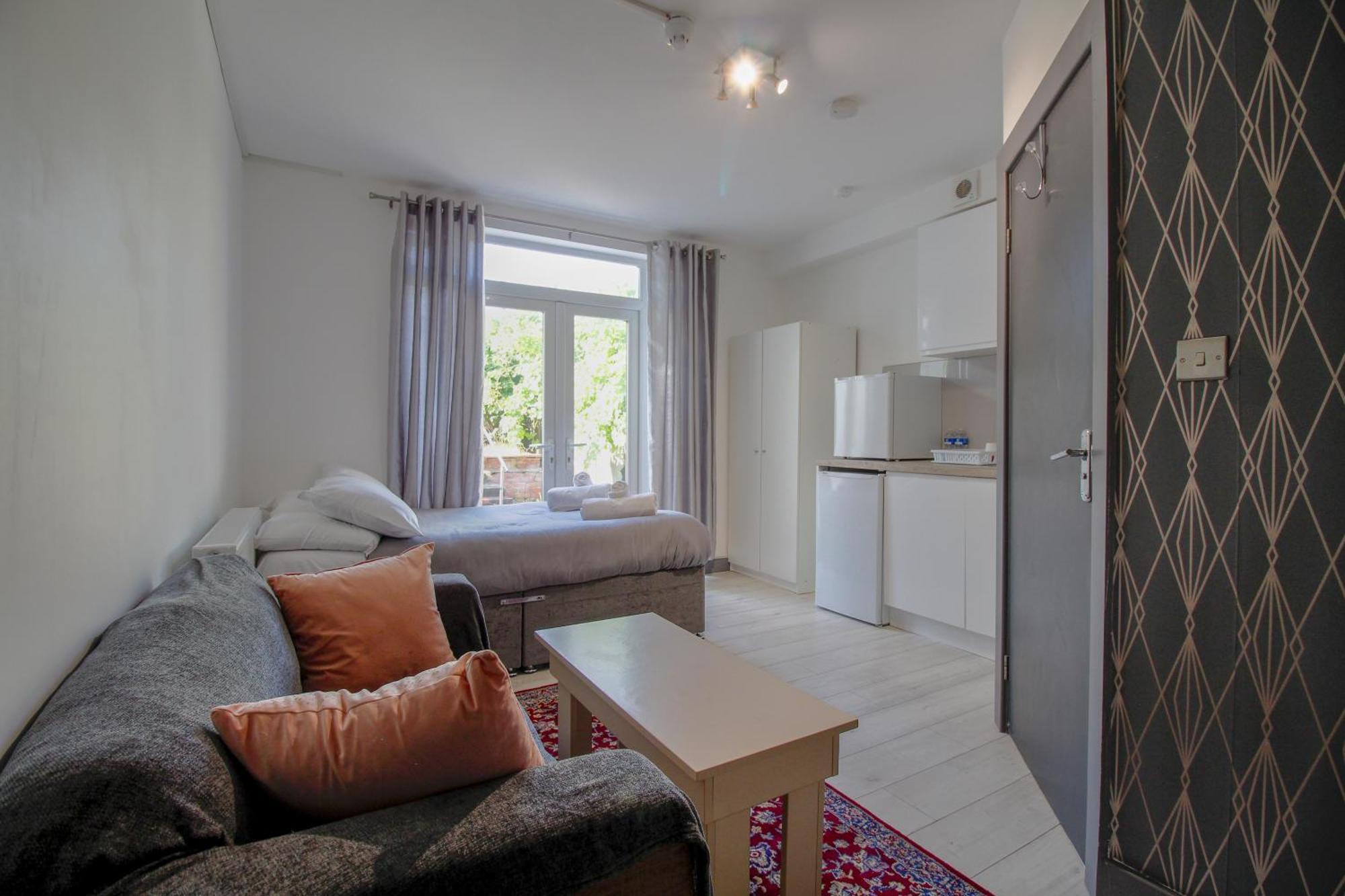 Double Modern Studio