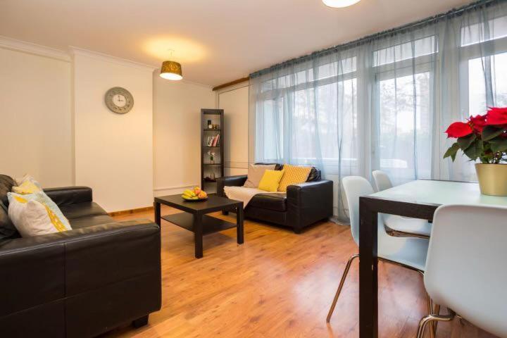 3 Bedroom Flat In London