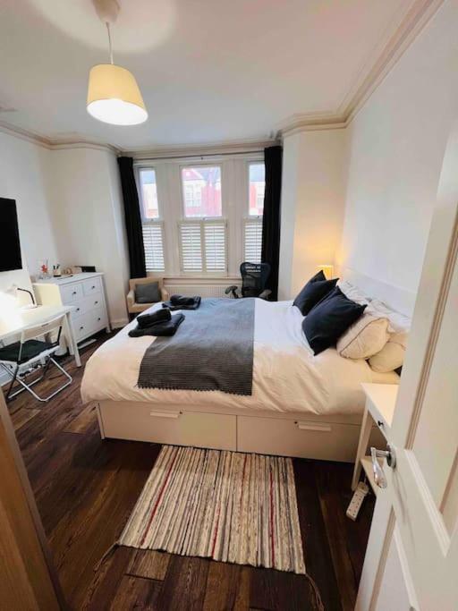 Lovely 2 Bedroom Ground Floor Flat With Garden. Lägenhet London