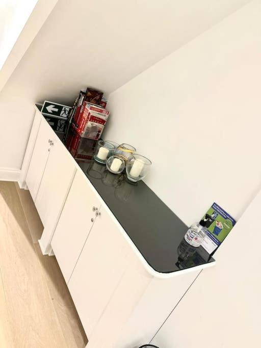 Lägenhet Lovely 2 Bedroom Ground Floor Flat With Garden. *