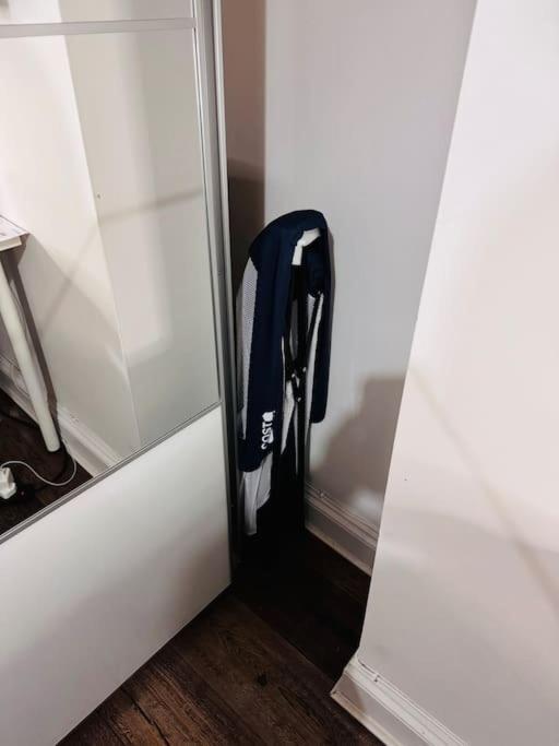Lägenhet Lovely 2 Bedroom Ground Floor Flat With Garden. London