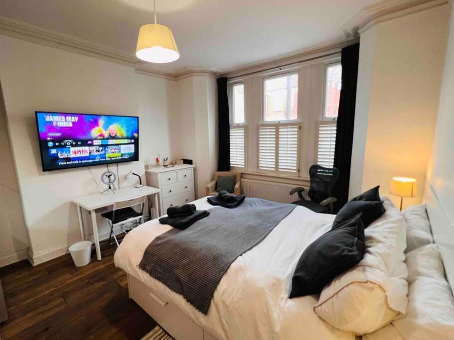 Lovely 2 Bedroom Ground Floor Flat With Garden. Lägenhet London