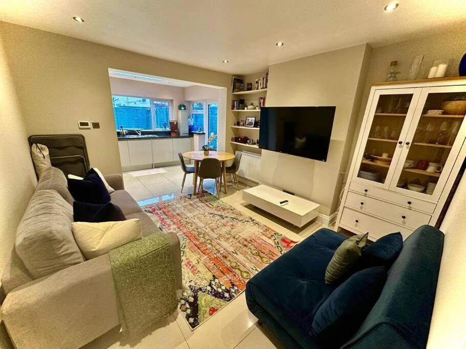 Lägenhet Lovely 2 Bedroom Ground Floor Flat With Garden. *
