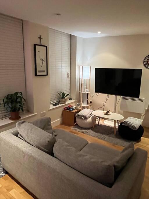 1 Bed Flat In Lägenhet *