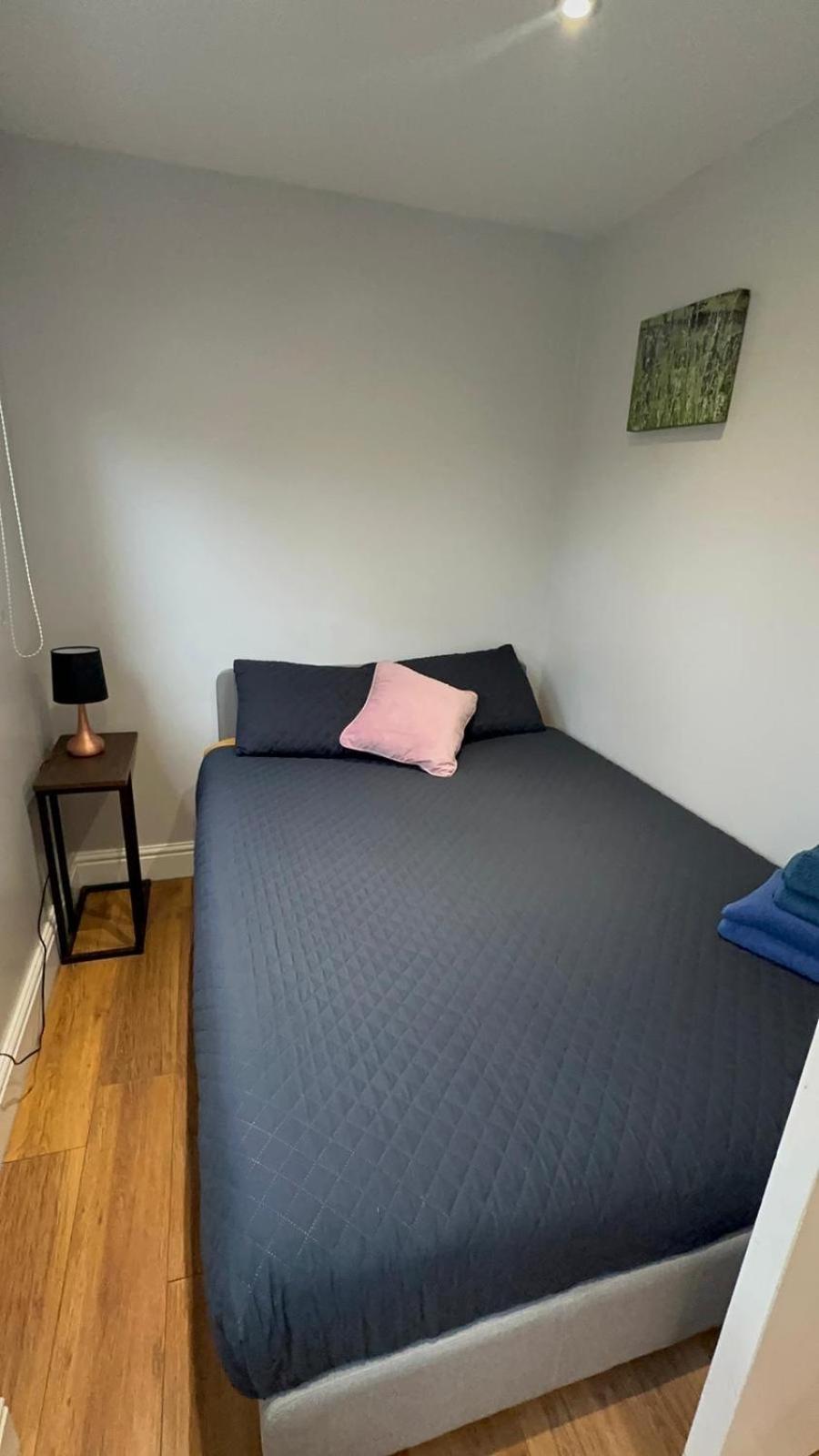 Appartement 2 Bedroom Chiswick Park Tube Station