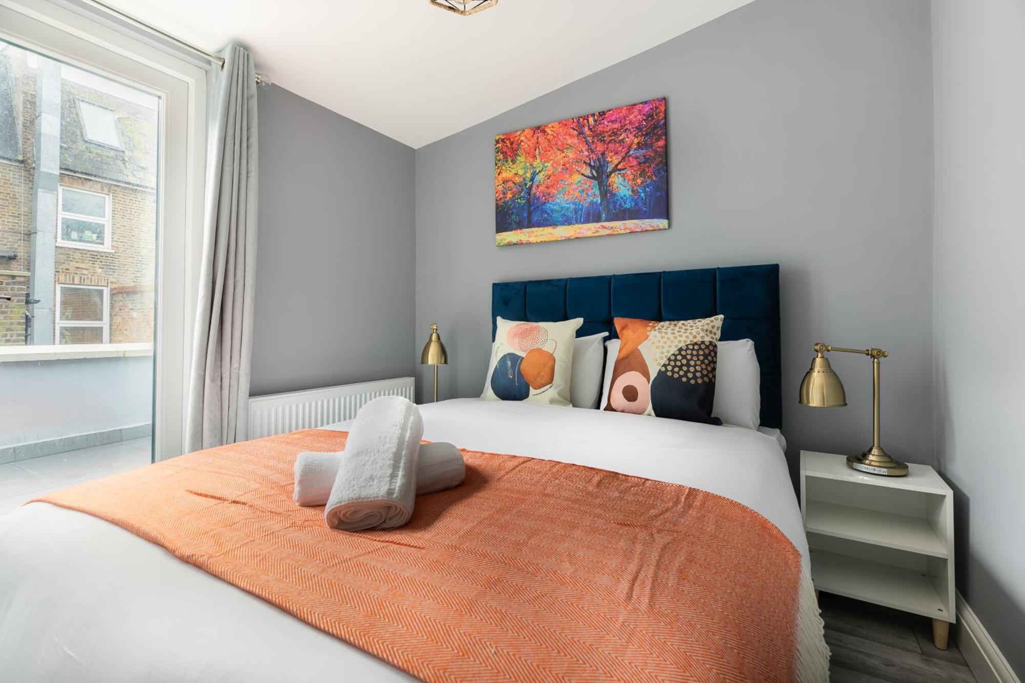 Homely 3 Bedroom House In Hammersmith Lägenhet