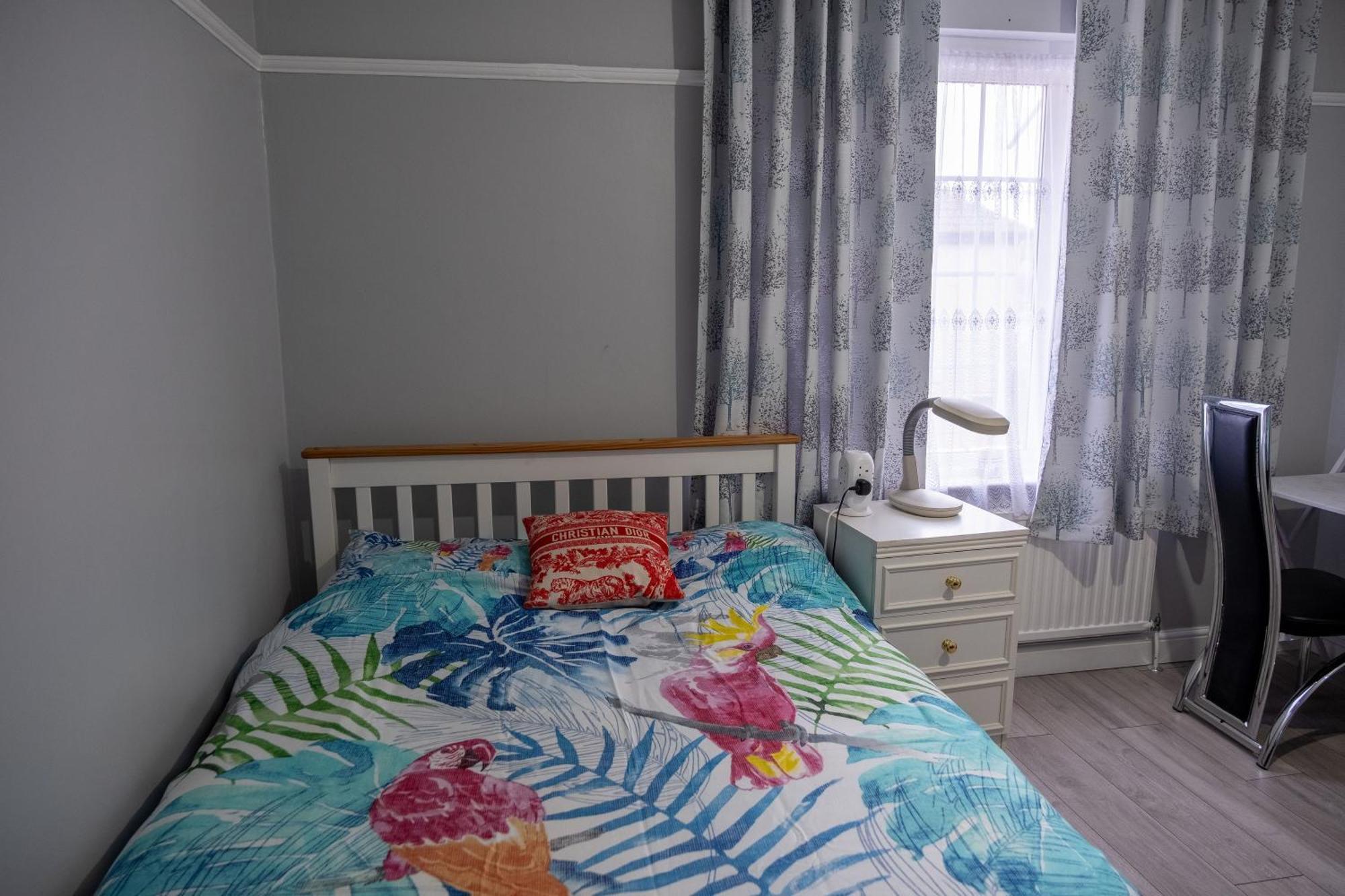 Homestay Spacious Double Bedroom In Shooters Hill