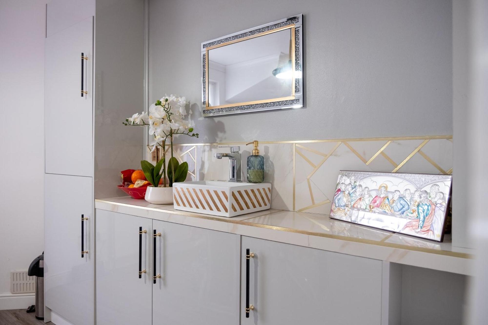 Spacious Double Bedroom In Shooters Hill Homestay *