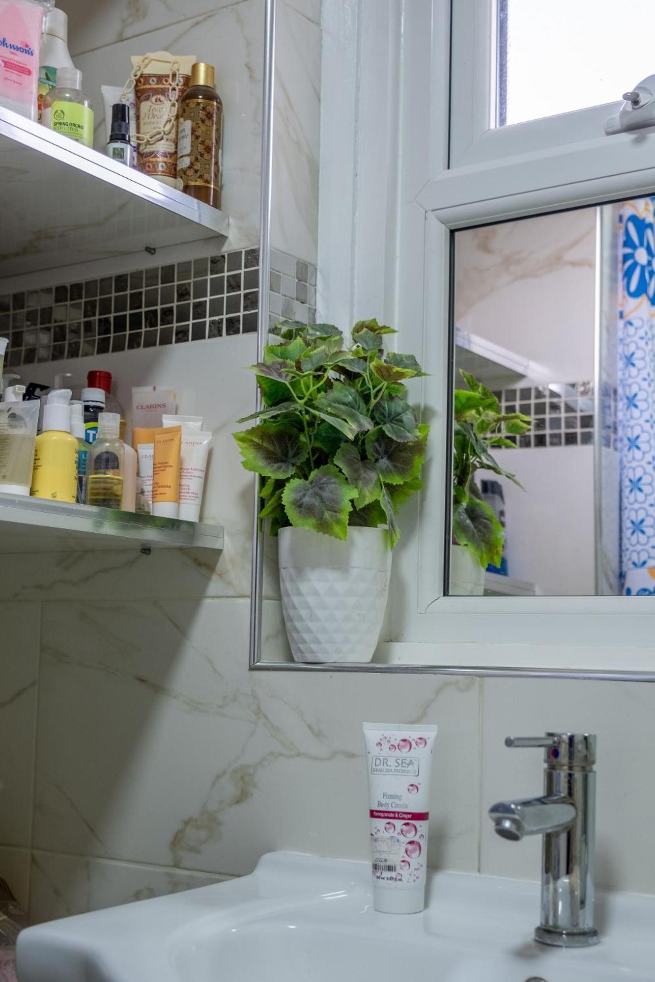 Homestay Spacious Double Bedroom In Shooters Hill