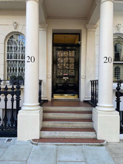 Kensington High Street Apartment *
