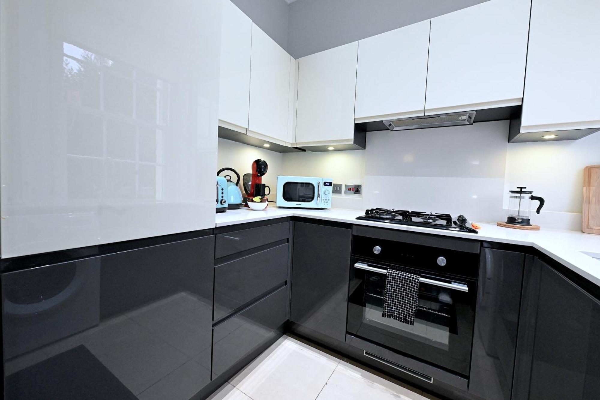 Stunning 4 Bedroom Flat In Regent's Park - Abbey Rd *