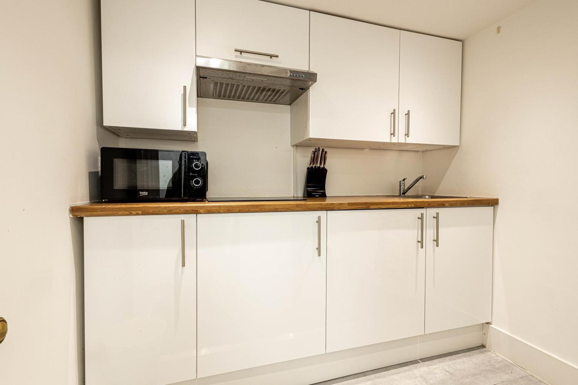 Deluxe Urban Retreat With City Views Studio And One Bedroom Near Camden By Belvilla Lägenhet London
